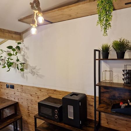 Two-Bedroom Cosy Country Lodge With Private Patio Greenhithe Exteriör bild
