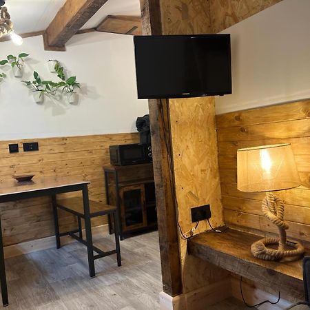 Two-Bedroom Cosy Country Lodge With Private Patio Greenhithe Exteriör bild