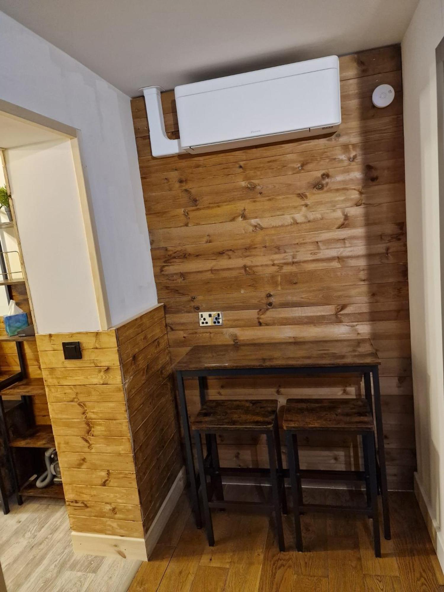 Two-Bedroom Cosy Country Lodge With Private Patio Greenhithe Exteriör bild