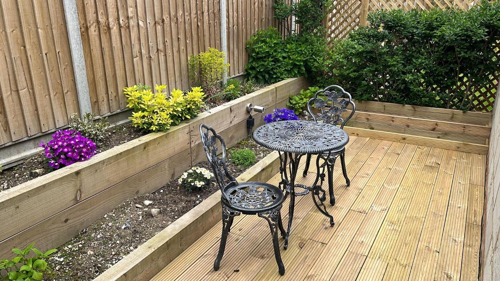 Two-Bedroom Cosy Country Lodge With Private Patio Greenhithe Exteriör bild