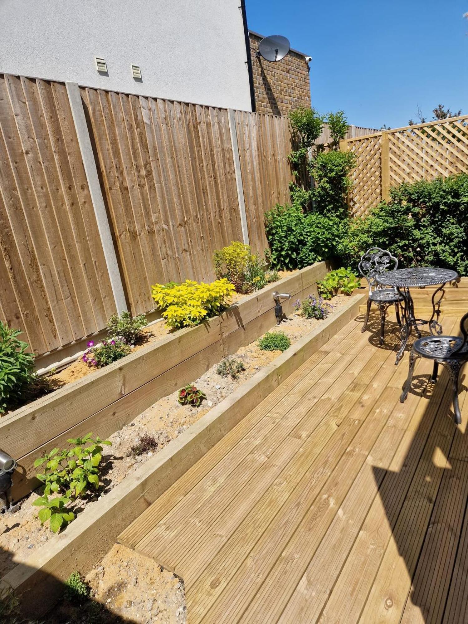 Two-Bedroom Cosy Country Lodge With Private Patio Greenhithe Exteriör bild