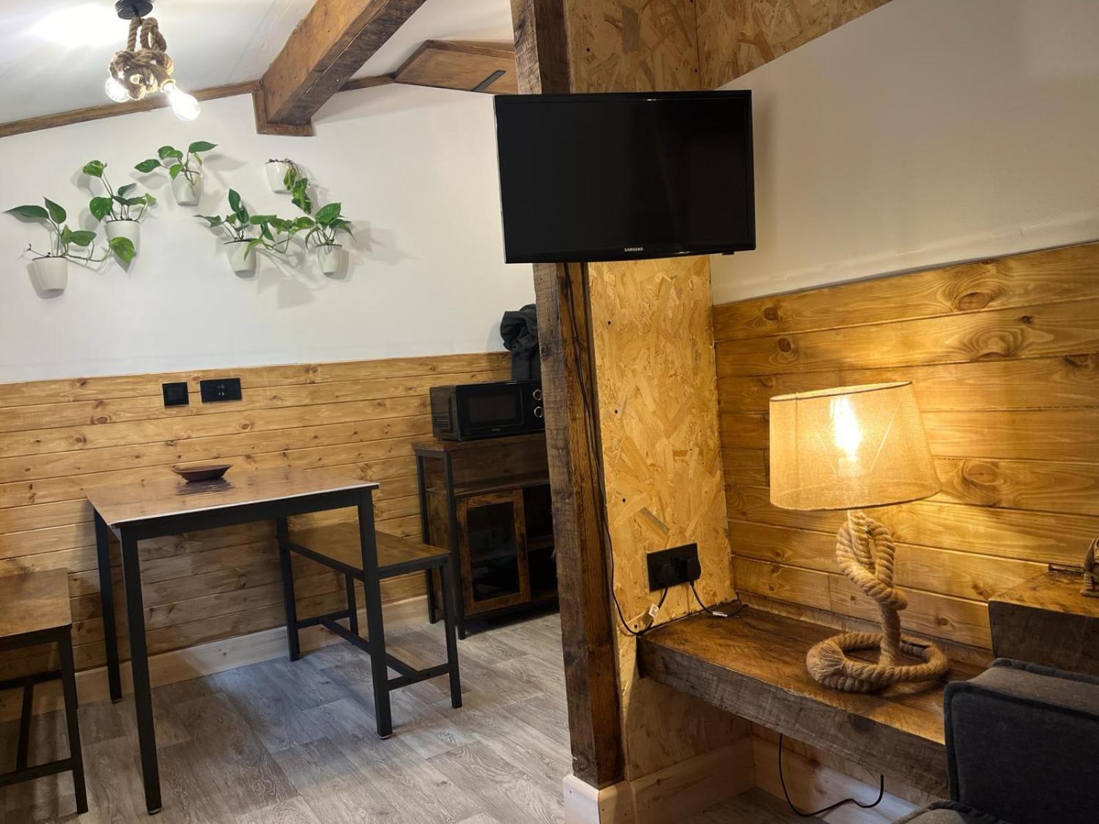 Two-Bedroom Cosy Country Lodge With Private Patio Greenhithe Exteriör bild