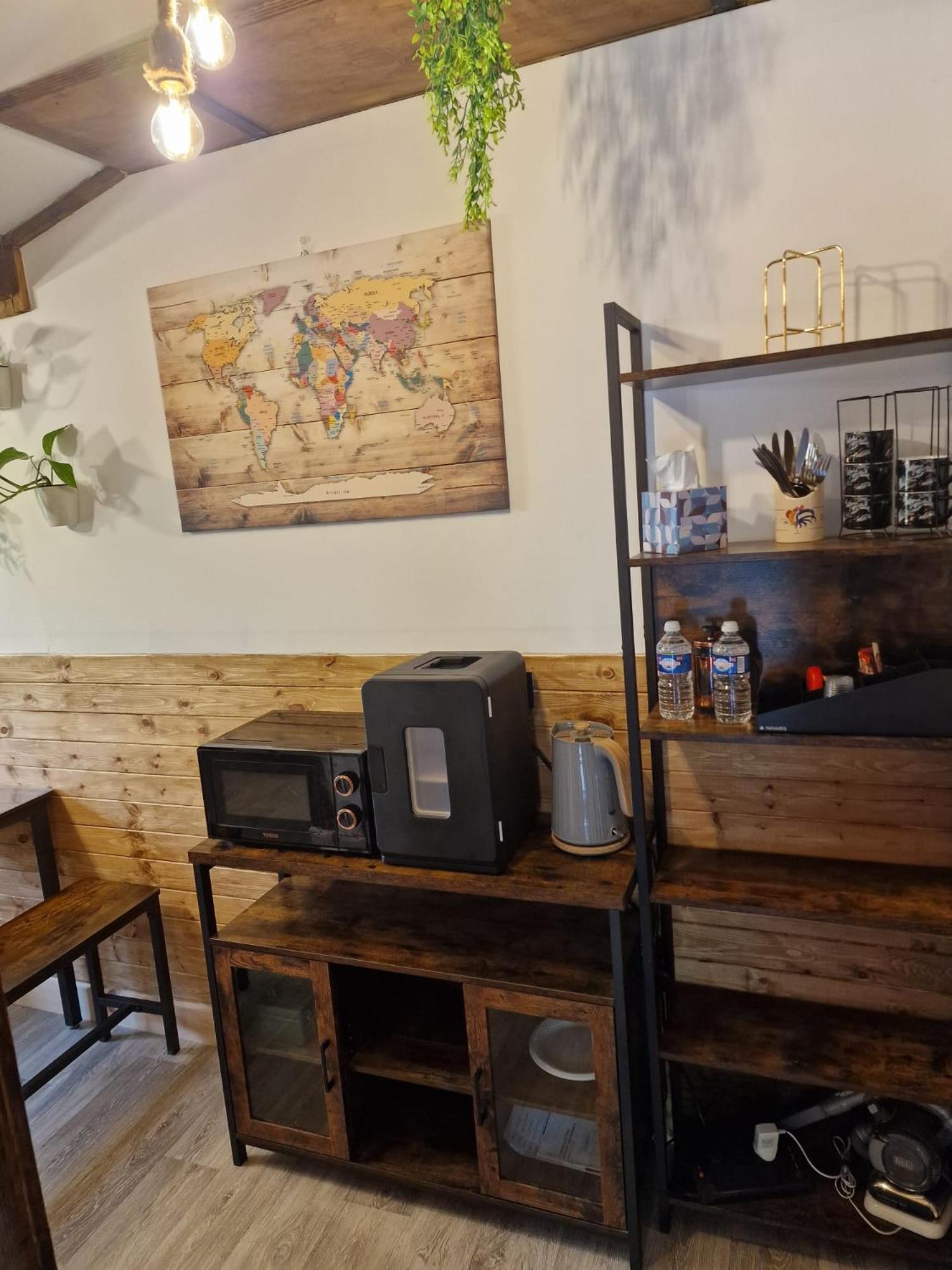 Two-Bedroom Cosy Country Lodge With Private Patio Greenhithe Exteriör bild